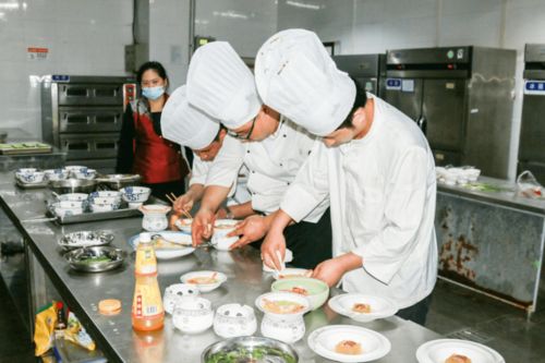 深修內(nèi)功重自強(qiáng)，品質(zhì)提升跑起來 —— 記集團(tuán)旗下金山湖酒店管理公司第四屆職工技能大賽